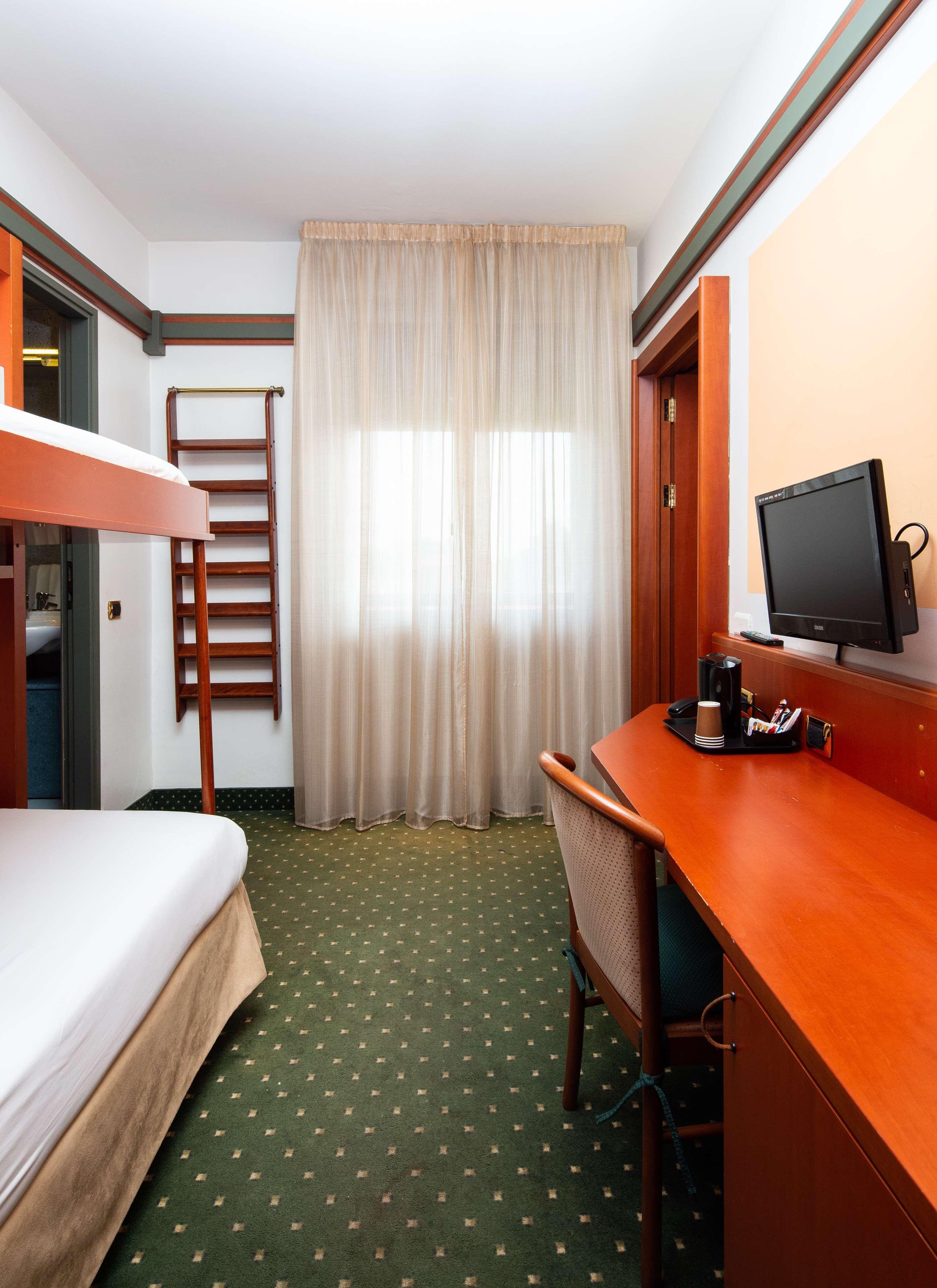 Jet Hotel, Sure Collection By Western