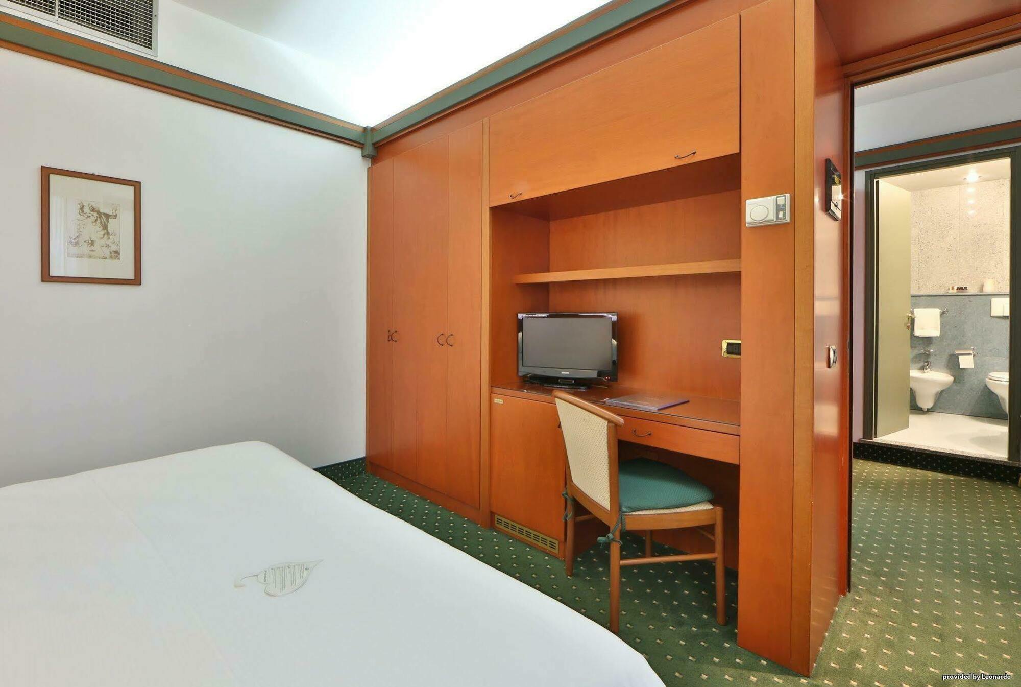 Jet Hotel, Sure Collection By Western Hotel 4*