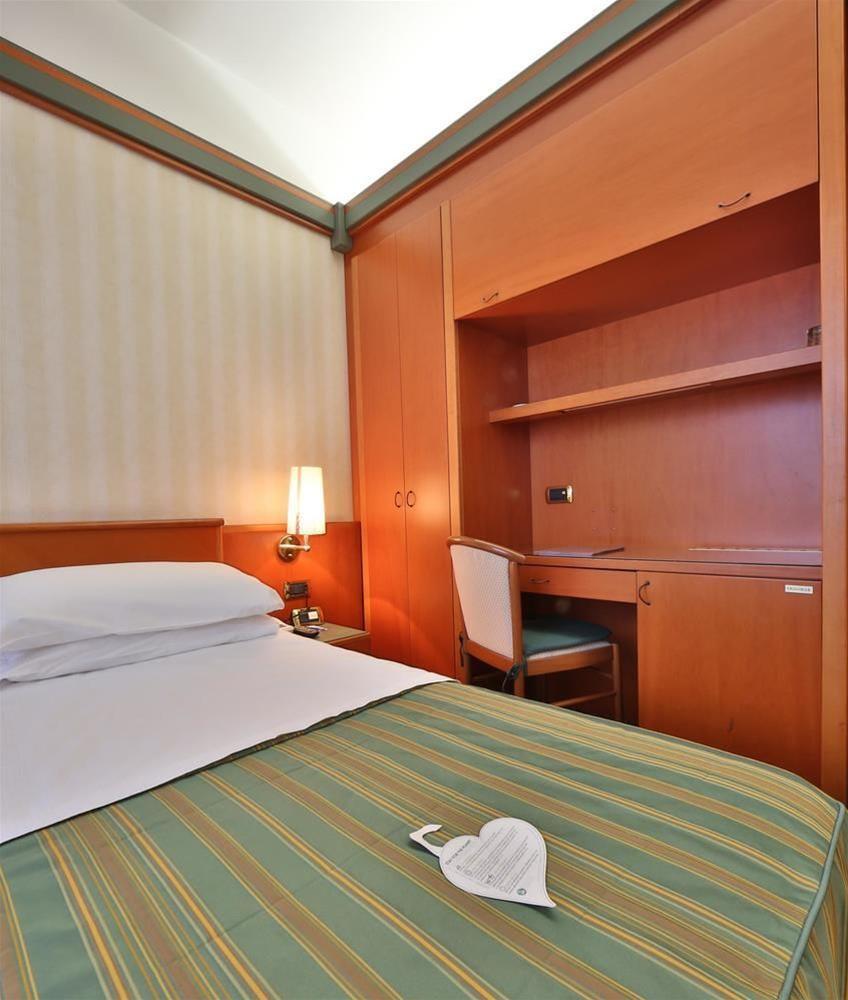 Jet Hotel, Sure Collection By Western Hotel 4*