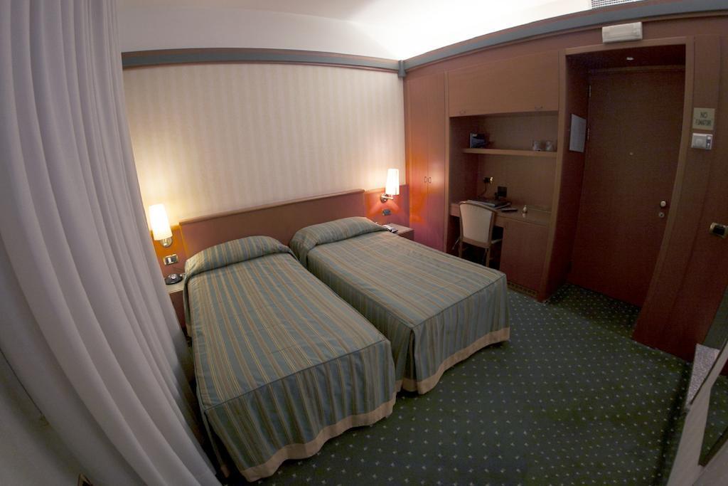 Jet Hotel, Sure Collection By Western Hotel 4*