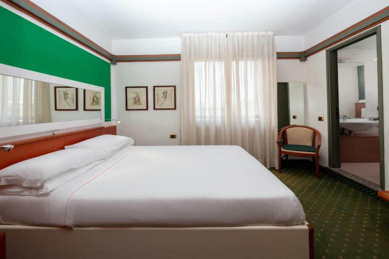 Jet Hotel, Sure Collection By Western Hotel 4*
