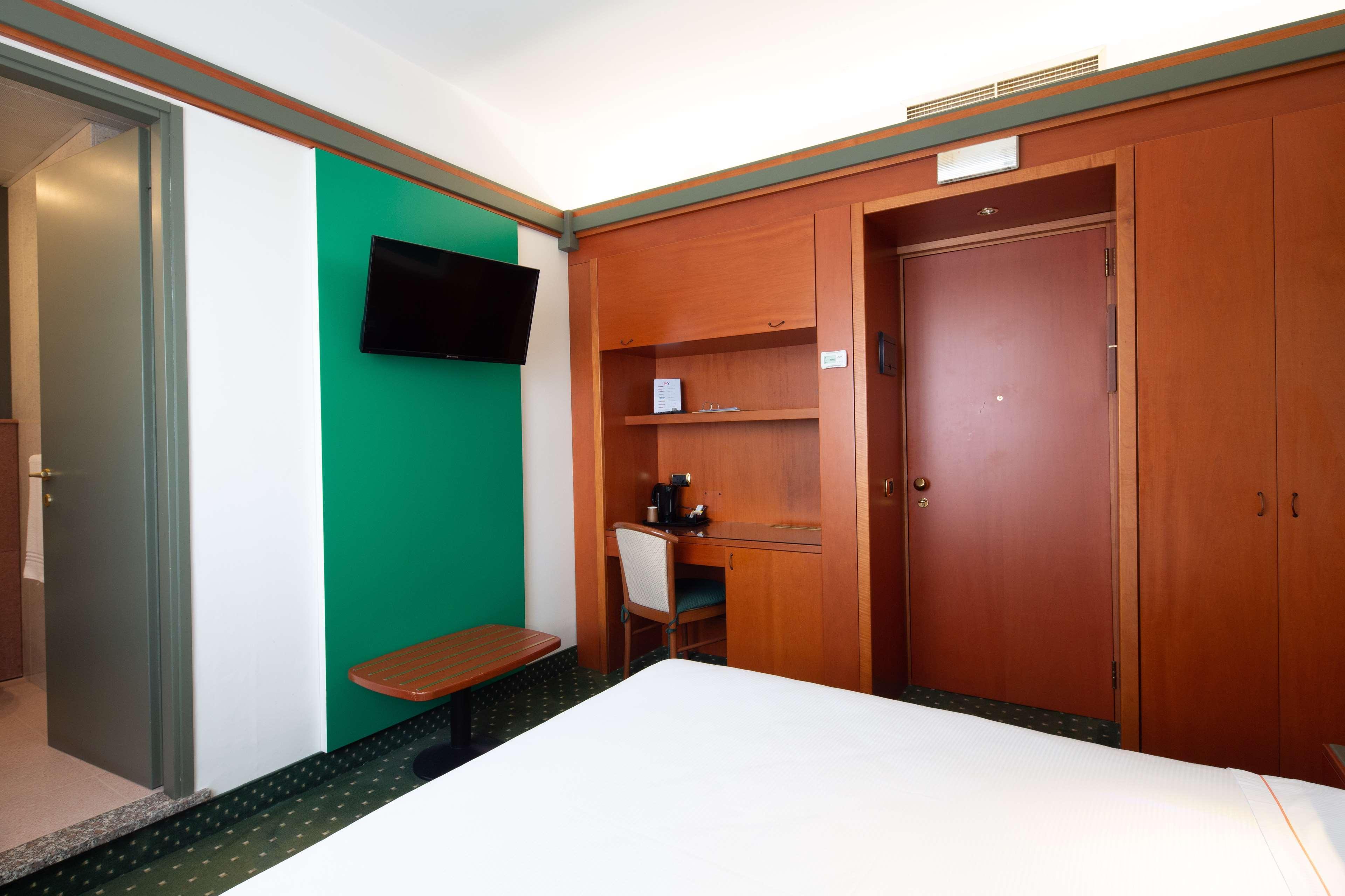 Jet Hotel, Sure Collection By Best Western