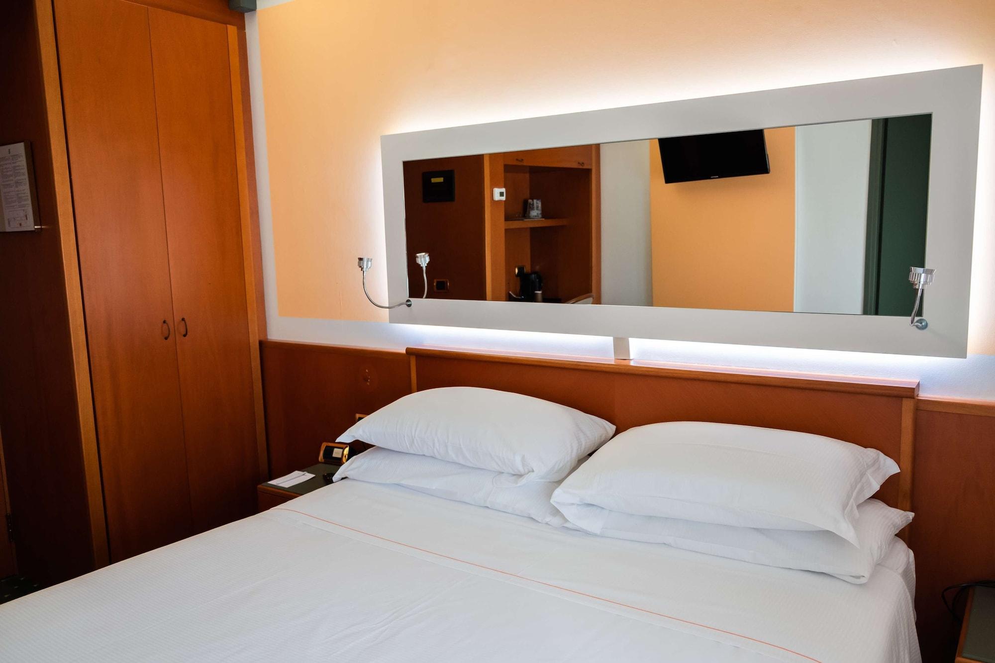 Jet Hotel, Sure Collection By Western 4*