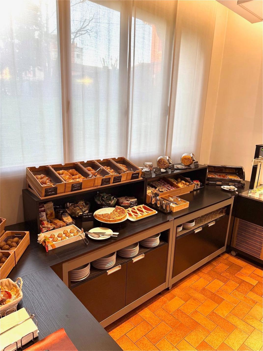 Jet Hotel, Sure Collection By Western 4*