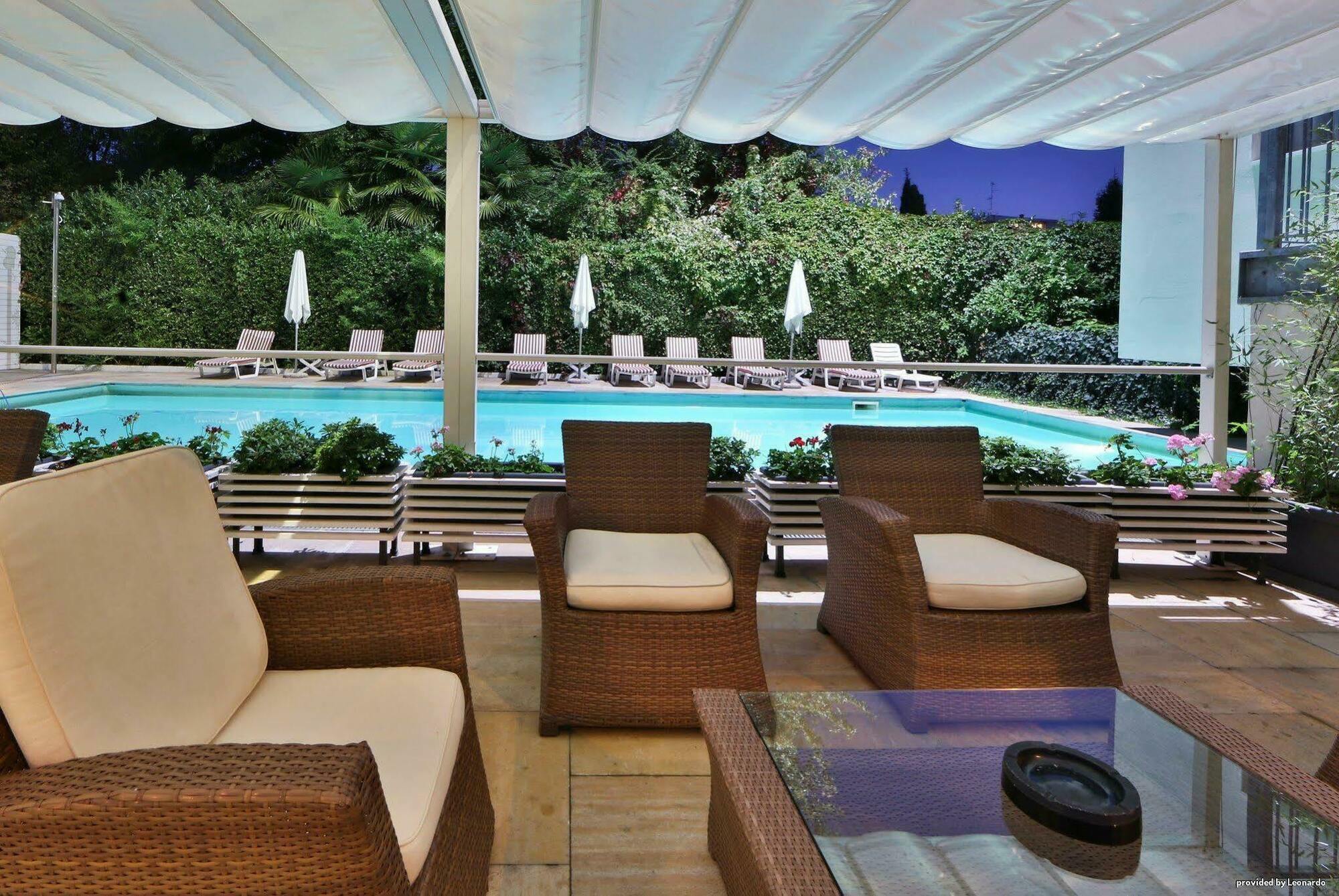 Jet Hotel, Sure Collection By Western 4*